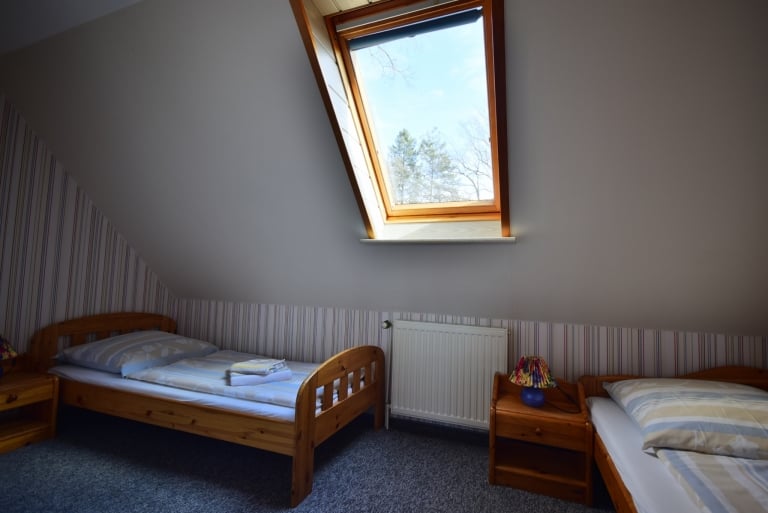 Kinderschlafzimmer, orange Ferienwohnung, Ferienhof Lührs, Schneverdingen, Lüneburger Heide