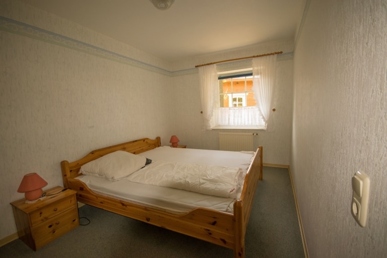 Schlafzimmer, grüne Ferienwohnung, Ferienhof Lührs, Schneverdingen, Lüneburger Heide