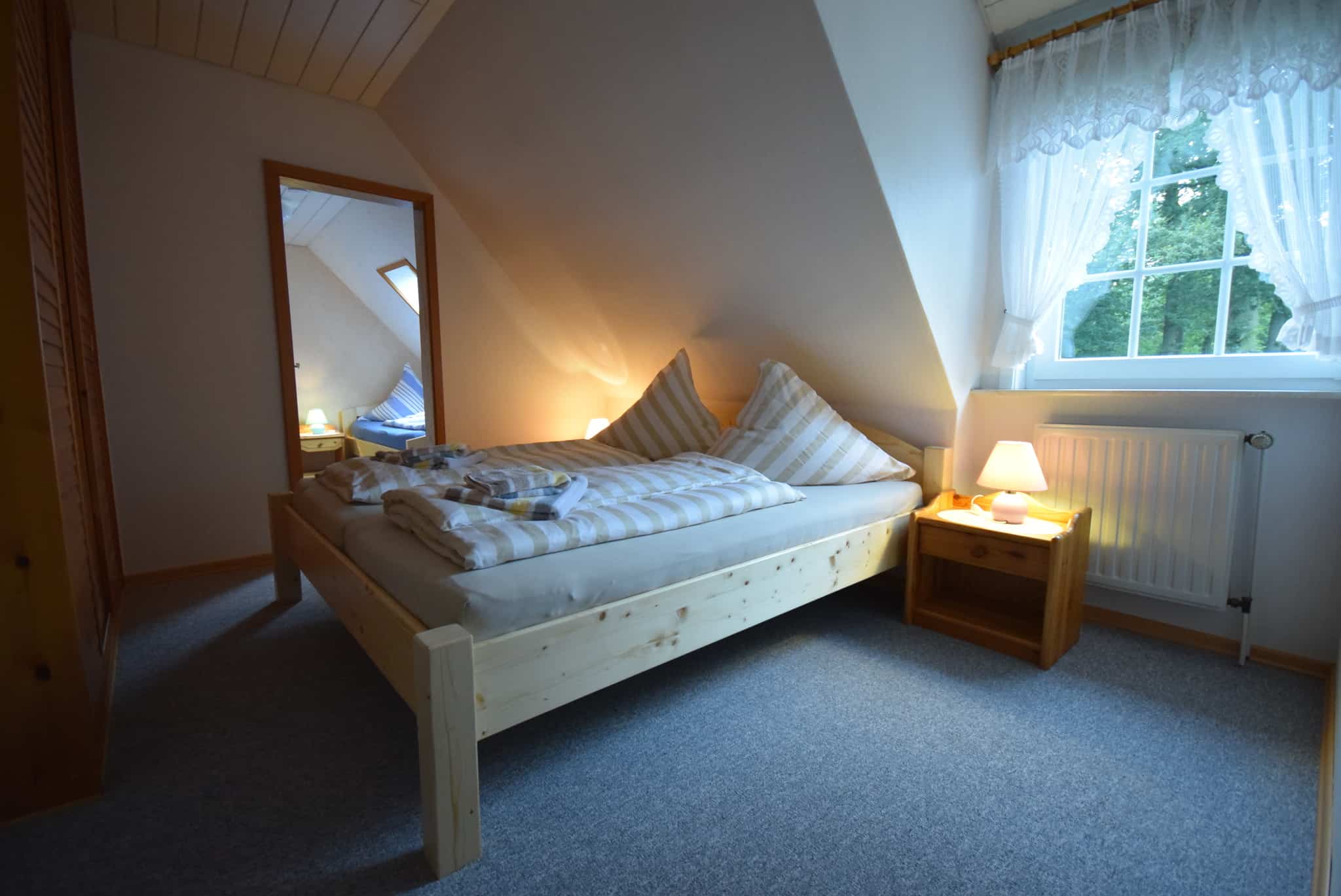 Schlafzimmer, rote Ferienwohnung, Ferienhof Lührs, Schneverdingen, Lüneburger Heide